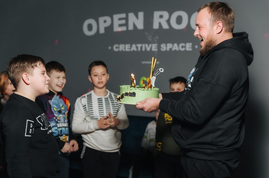 Гости на празднике в OPEN ROOM